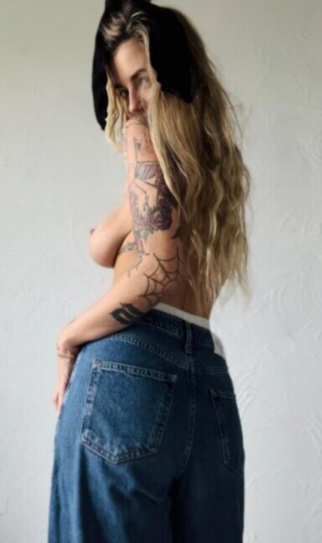 SonyaMO pornstar hd pics