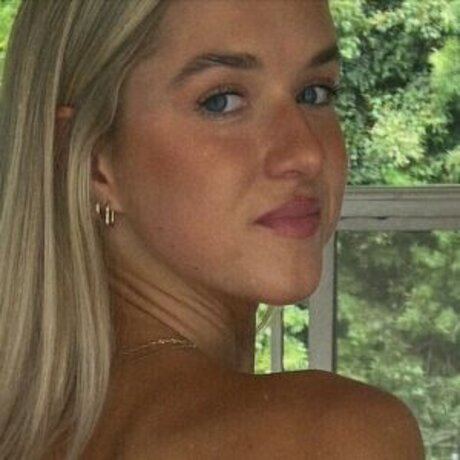 Mia Bowman star top archive