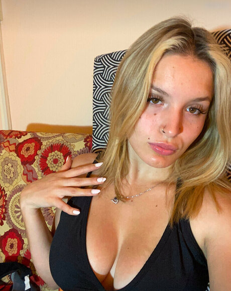 blonde fitness onlyfans sexy naked picture