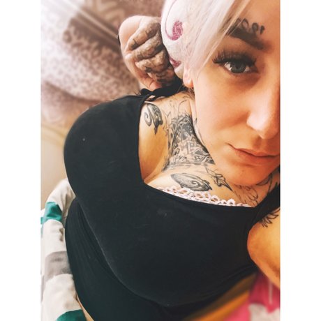 LadyBlood nice pornstar pic