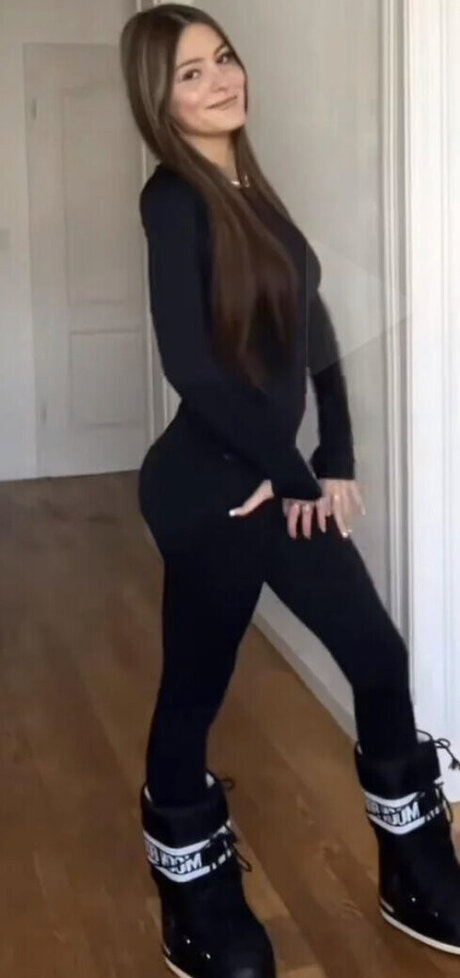 muscle onlyfans pretty picture