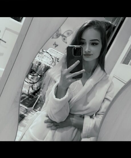 Nicki Anna model erotic image