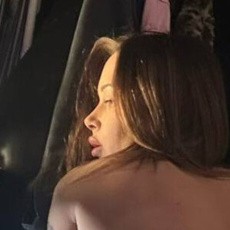 Wolfierisk model adult pic