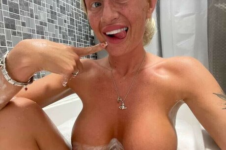 blonde fitness onlyfans hot sexy pic
