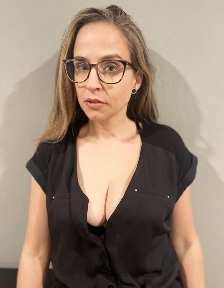 BellaSuede perfect model photo