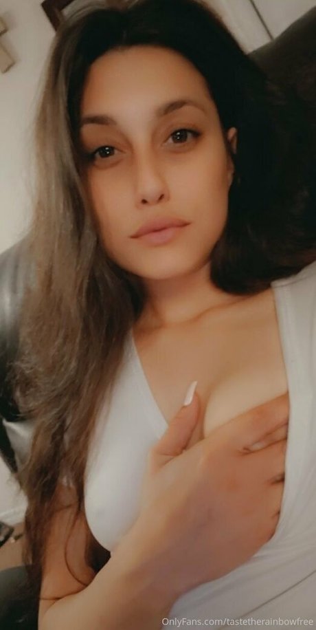tastetherainbowfree adult model pic