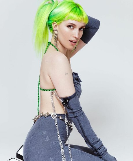 Dani Thorne nice actress pic