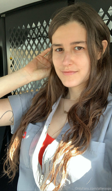 allieoops beautiful actress pic