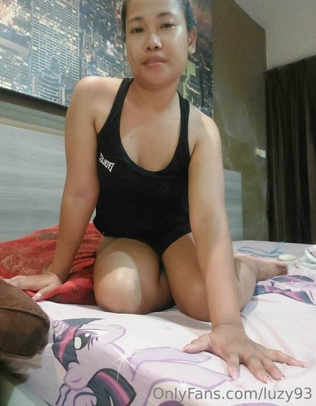 luzy93 nude thumbnail