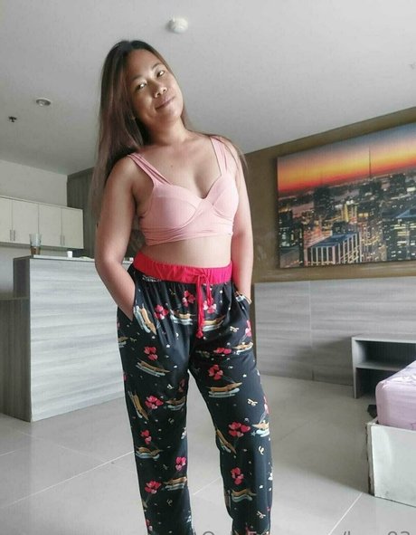 luzy93 model naked pic