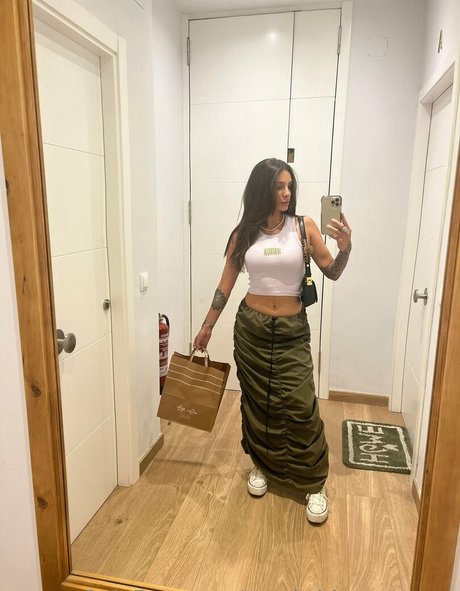 goodwithmytongue model top image