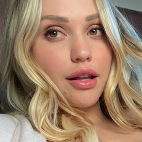 miamalkova model image