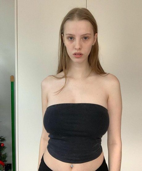 Eliza Goldsmith pretty pornstar gallery