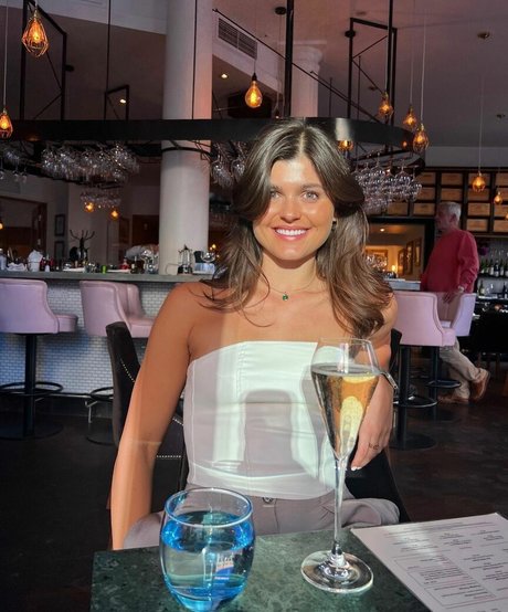 blonde pawg onlyfans naked image