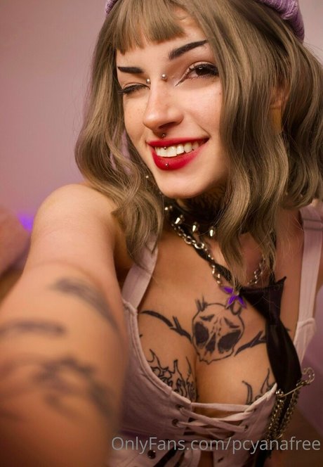 elfsandi erotic star image