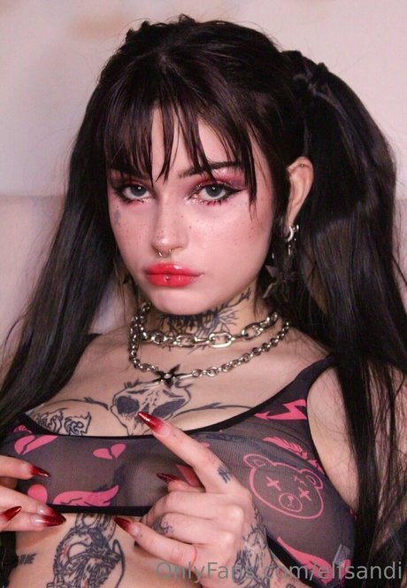 elfsandi model hot photos
