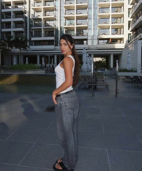 Gabriela Versiani hot star pics