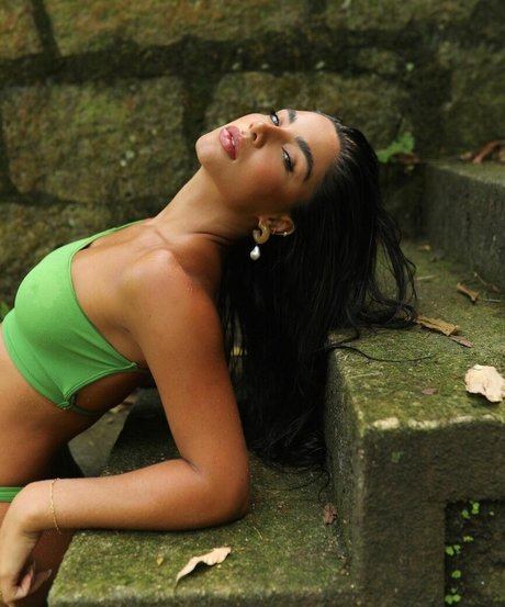 Gabriela Versiani model porn pic