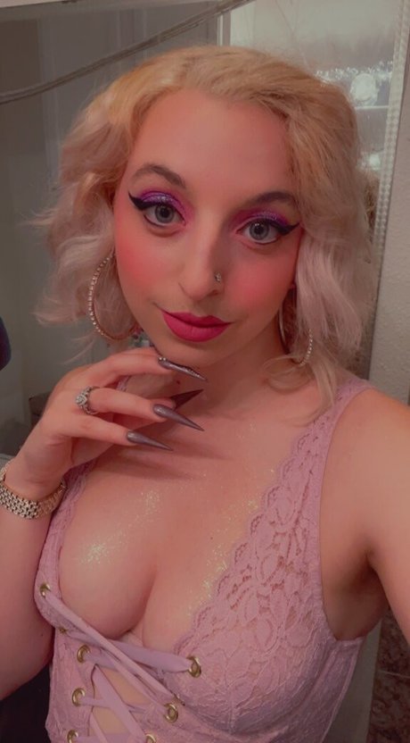 Foxy Devil hd pornstar img