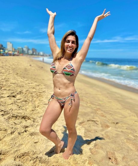 Daniele Hypolito hd actress picture