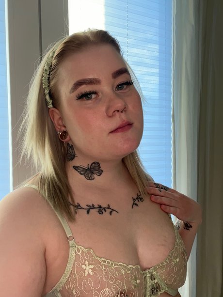 Linda Maria model nude pics