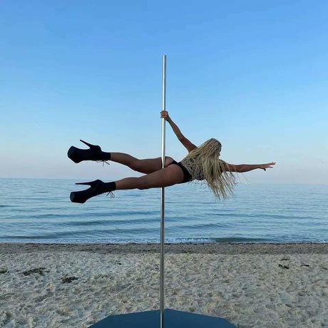 Long Legs model high quality picture