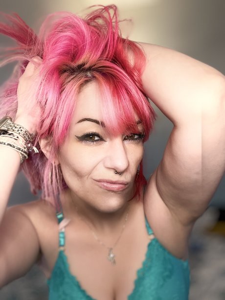 Mollie Sue pornstar high quality gallery