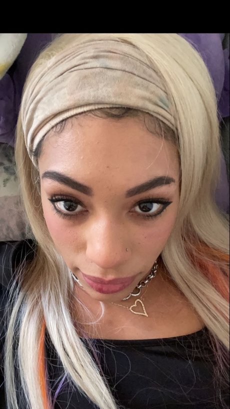 NadiaBankx hd pornstar pic