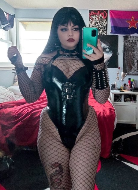 Girlbossnian sexy actress img