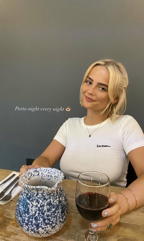 Amelia Eve Gibson nudes star image