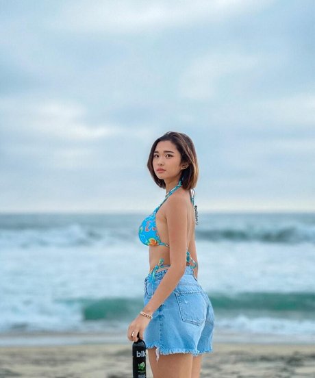 Jeila Dizon model top pic