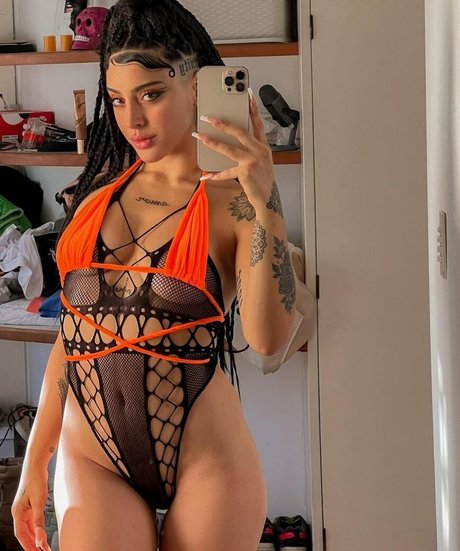 Belenegri nude model picture