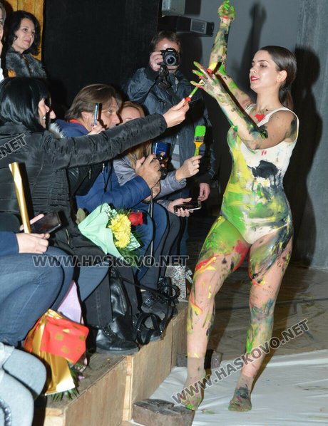 Mass Massage pretty model picture