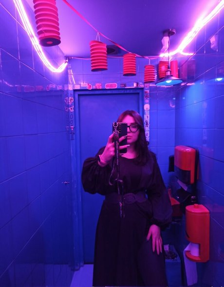 mermariel nude model pics