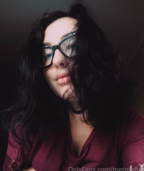 mermariel model naked image