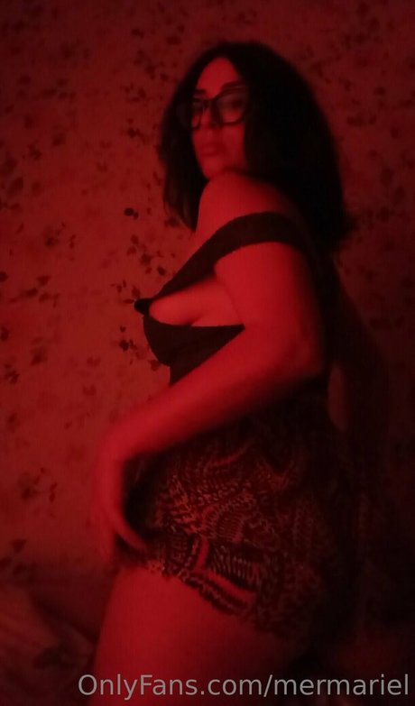 mermariel naked pornstar img