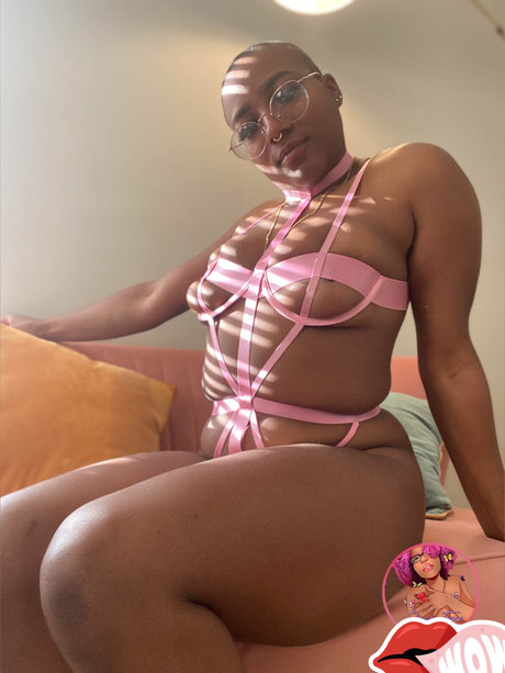 Peach Fuzz XXX model nude archive