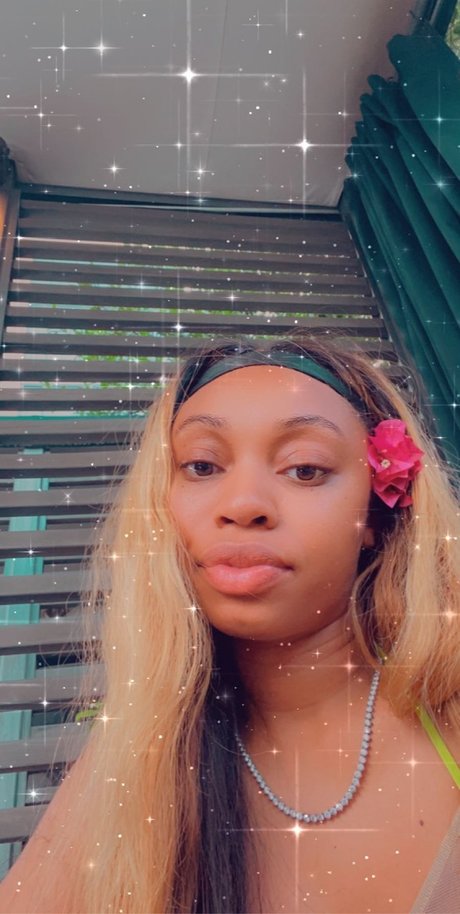 Platinum Diamond Lips star perfect photo