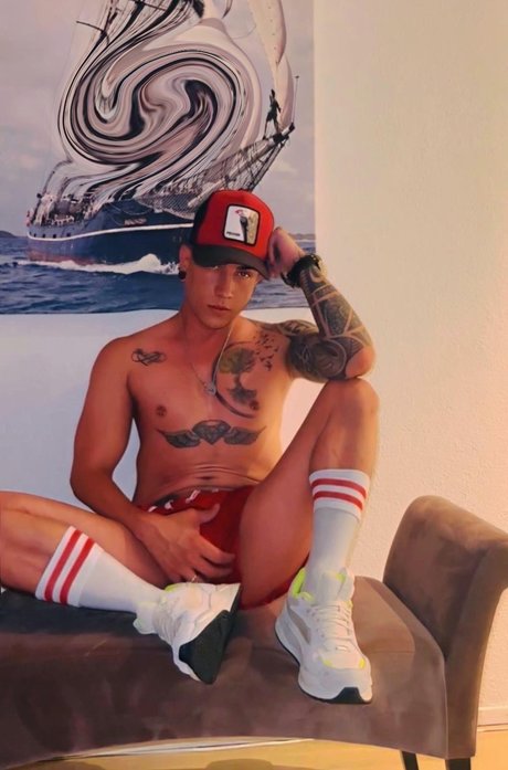 Markthot22 model hd pic