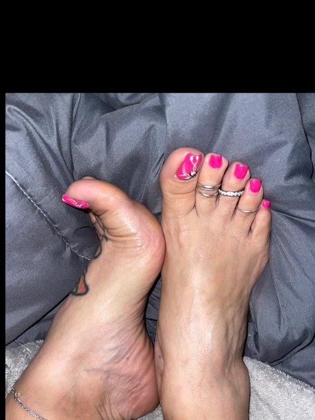 Beauti Feet nude actress picture