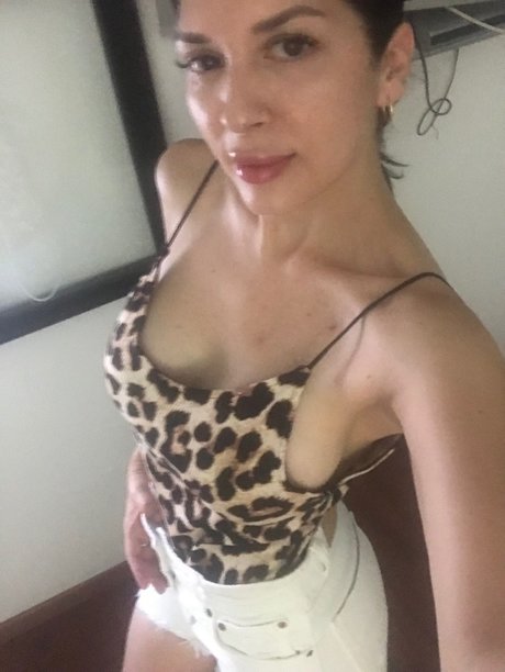 Maru model erotic photo