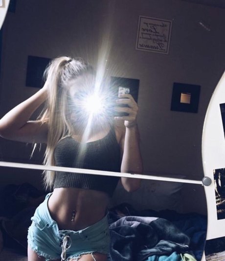 Taylor Flewin star pornographic image