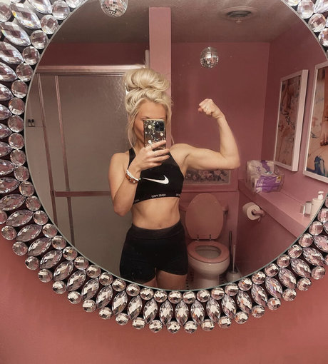 forgetsarah sexy model photo