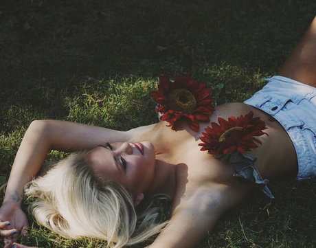 forgetsarah naked model img