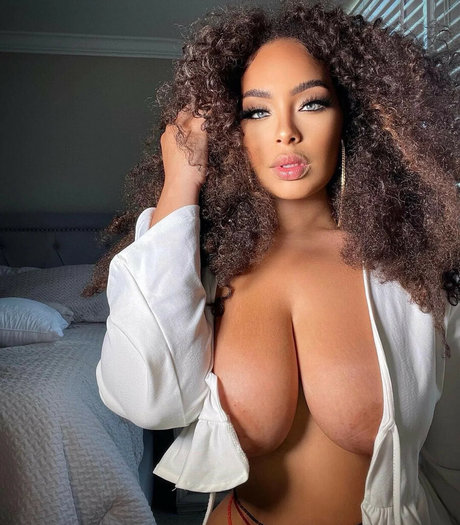 sirensaysseduce model beautiful galleries