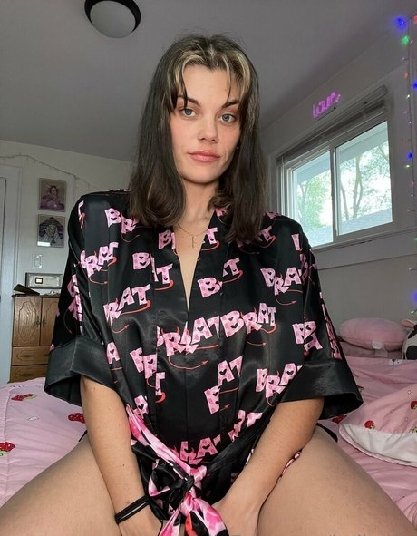 helloella beautiful actress picture