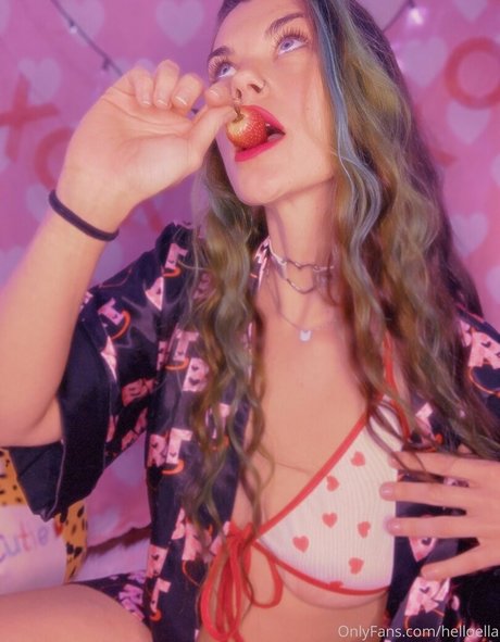 helloella hot model pics