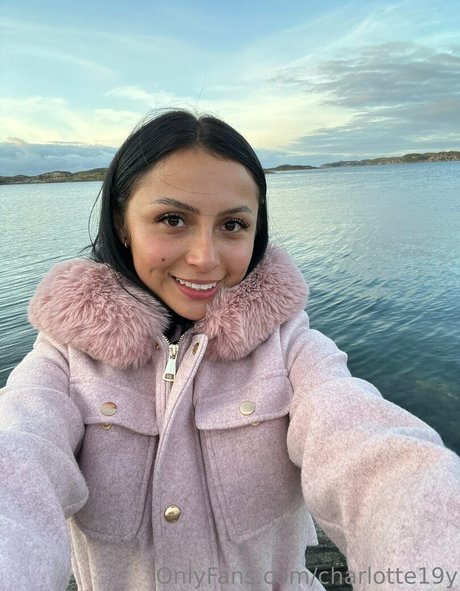 charlotte19y nude pornstar pictures