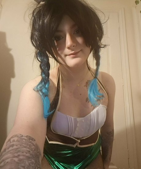 transgirlakira nude thumbnail