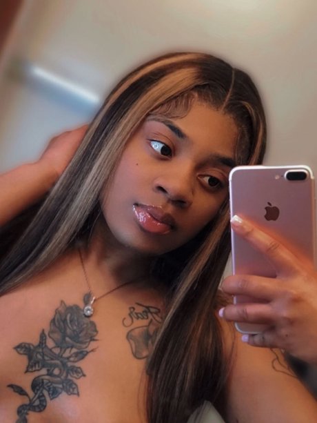 Caramel_ xxx model photo